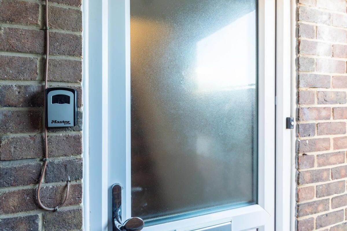 Villa 19A The Broadwalk - Cozy 1Br In The Heart Of Crawley Near Gatwick Airport Great For Contractors And Flight Crew Students Exterior foto