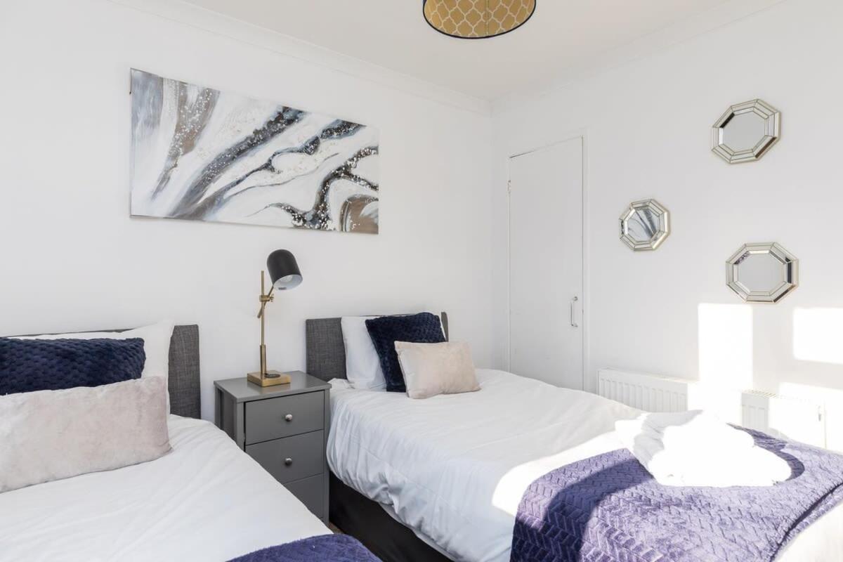 Villa 19A The Broadwalk - Cozy 1Br In The Heart Of Crawley Near Gatwick Airport Great For Contractors And Flight Crew Students Exterior foto