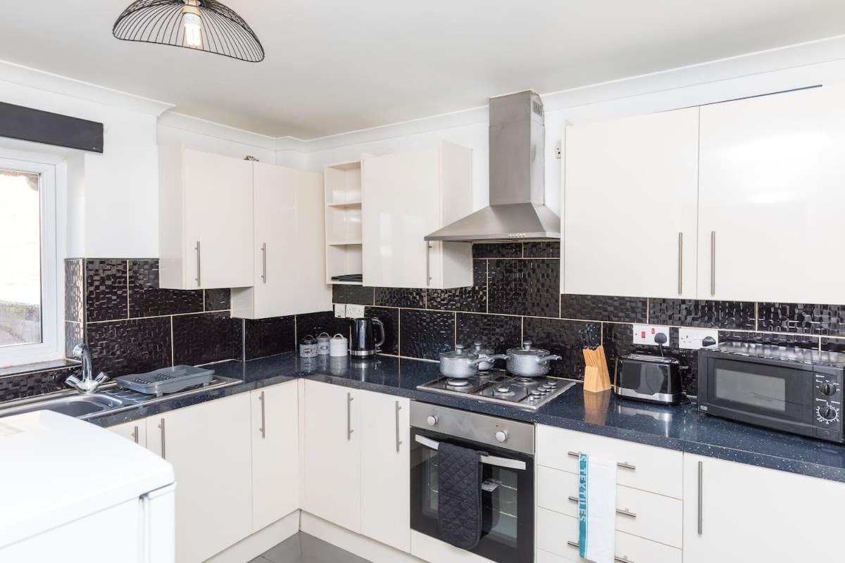 Villa 19A The Broadwalk - Cozy 1Br In The Heart Of Crawley Near Gatwick Airport Great For Contractors And Flight Crew Students Exterior foto